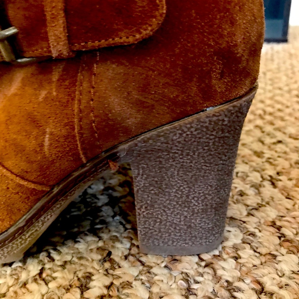 Suede easy up zipper, never worn. 2”heel. Faux fur